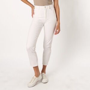 High rise, relaxed leg finishing at the ankle in a comfort stretch denim.